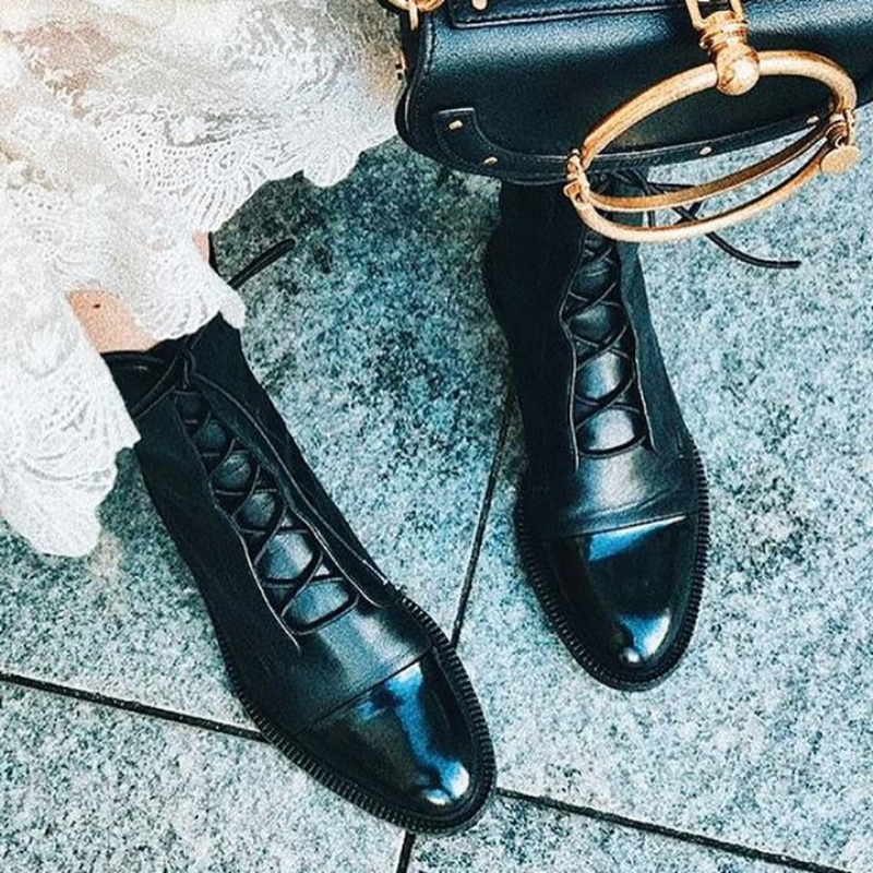 damen-schwarz-stiefel​-flach 