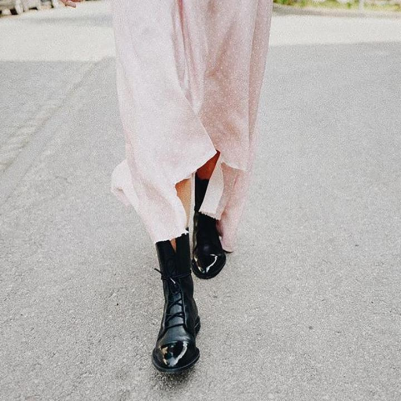 damen-schwarz-stiefel​-flach 